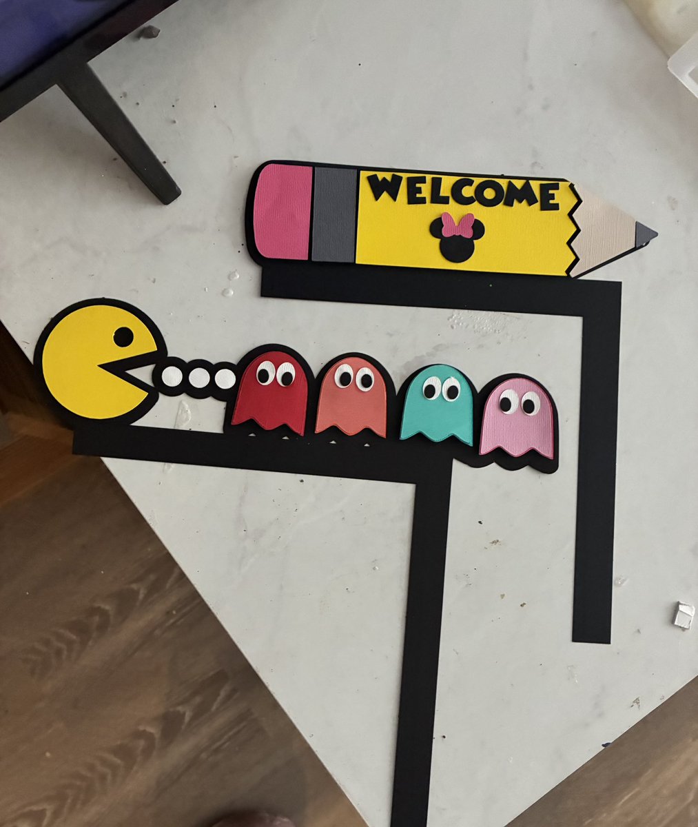 chesser_johanna's tweet photo. Door Corners I made with Cardstock and my Cricut Machine!
#cricutteacher
#doordecor
#Teachersof𝕏
#cricutmaker https://t.co/CDVBU4gKJB