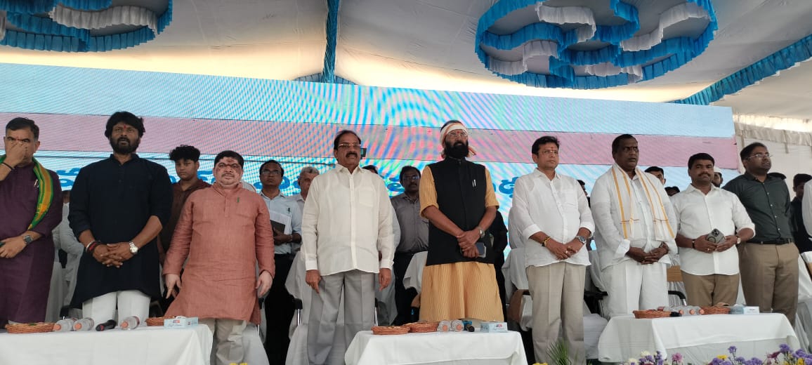 ధర్మారం, ఆగస్టు-03:
-------------------------------------
*8 లక్షల 64 వేల నూతన రేషన్ కార్డులు🪪 జారీ ....  రాష్ట్ర పౌరసరఫరాల శాఖ మంత్రి వర్యులు ఉత్తమ్ కుమార్ రెడ్డి*

**పత్తిపాక రిజర్వాయర్ డిపిఆర్ తయారీకి కోటి 10 లక్షల💰 మంజూరు*

**బనకచర్ల ప్రాజెక్టు ను అన్ని దశలలో అడ్డుకుంటాం*