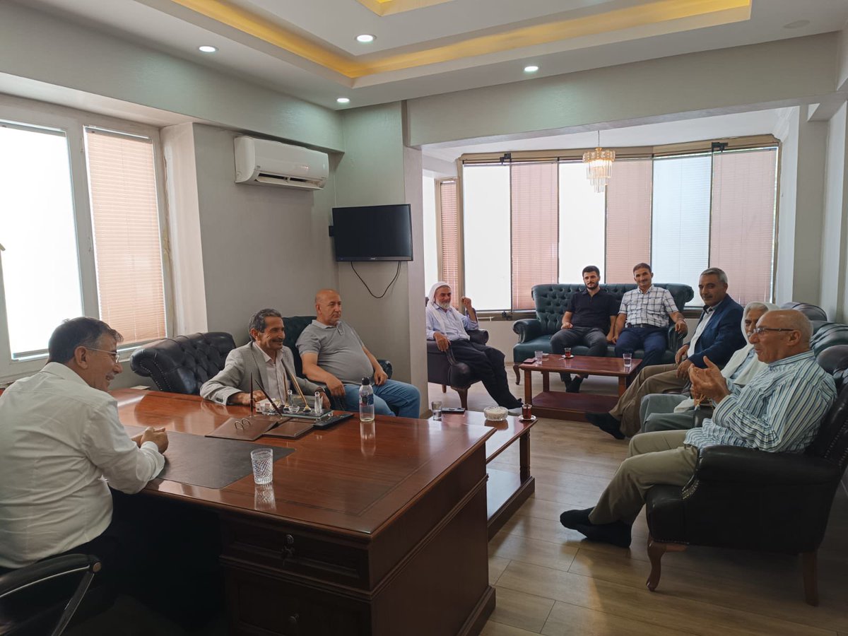 Havasıyla, suyuyla, gönlü güzel insanıyla medeniyetler beşiği Şanlıurfa’dayız.
📍İletişim ofisimizde kıymetli hemşehrilerimizle bir araya gelip taleplerini dinliyor, notlarımızı alıyoruz.
Şanlıurfa’nın her köşesine değer katmak için gayretle çalışmaya devam ediyoruz.