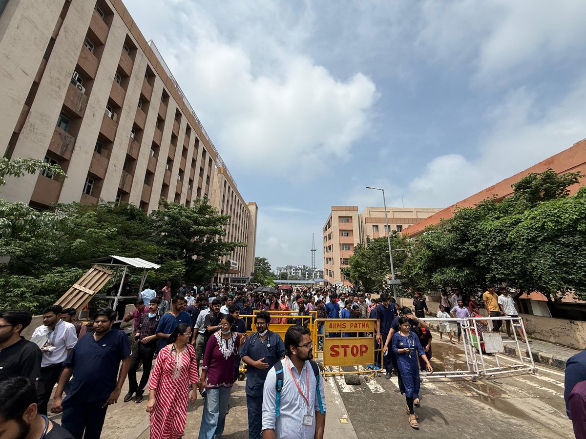 PIYUSH BHARTI (@iampiyushbharti) on Twitter photo Standing in solidarity with @RDAAIIMSPatna & <a href="/NAFORDAIIMS/">NAFORD</a> Condemning the assault on resident doctors at AIIMS Patna. Safety of doctors is non-negotiable! Urging <a href="/MoHFW_INDIA/">Ministry of Health</a>, <a href="/NMC_IND/">National Medical Commission</a>, & <a href="/JPNadda/">Jagat Prakash Nadda</a> to act now.
#DoctorsSafety #JusticeForAIIMSPatna #zerotolerance Standing in solidarity with @RDAAIIMSPatna & <a href="/NAFORDAIIMS/">NAFORD</a> Condemning the assault on resident doctors at AIIMS Patna. Safety of doctors is non-negotiable! Urging <a href="/MoHFW_INDIA/">Ministry of Health</a>, <a href="/NMC_IND/">National Medical Commission</a>, & <a href="/JPNadda/">Jagat Prakash Nadda</a> to act now.
#DoctorsSafety #JusticeForAIIMSPatna #zerotolerance
