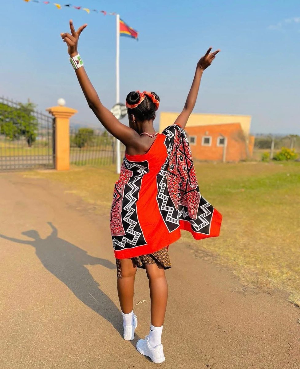 umhlangaswz's tweet photo. Jumping for the joy of it! ๐๐ธ๐ฟ๐
#BeingSwazi #Happiness #kuhlekwetfu #imvunulo #blessed #NoneCompare๐ธ๐ฟ #vunulanawe https://t.co/XwmFPcYK3T