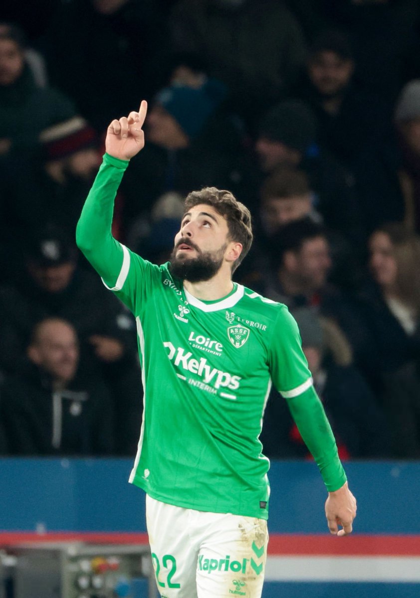 Instant Foot ⚽️ (@lnstantfoot) on Twitter photo 🚨 Saint-Étienne ne veut pas lâcher Zuriko Davitashvili mais ce dernier souhaite jouer dans un club de première division en Europe ! 🇬🇪⚔️💚
👀 Le Stade Rennais, le RC Strasbourg, le FC Séville, le Borussia Mönchengladbach et Everton sont intéressés par le talent géorgien. 🚨 Saint-Étienne ne veut pas lâcher Zuriko Davitashvili mais ce dernier souhaite jouer dans un club de première division en Europe ! 🇬🇪⚔️💚
👀 Le Stade Rennais, le RC Strasbourg, le FC Séville, le Borussia Mönchengladbach et Everton sont intéressés par le talent géorgien.
