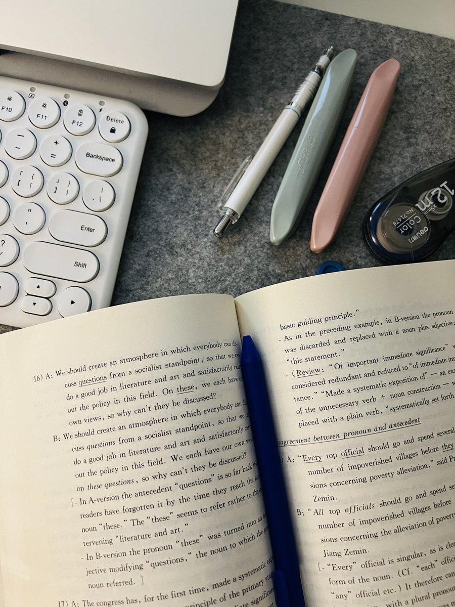 週末の夜、窓辺で静かに本を読む幸せ📖✨
自分だけのひとときを楽しんでいます😊