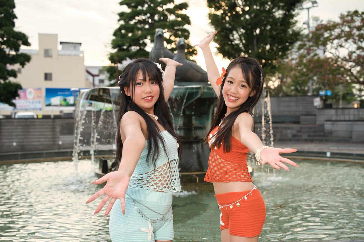 ピコまーちゃん Golden Bomber performs on 