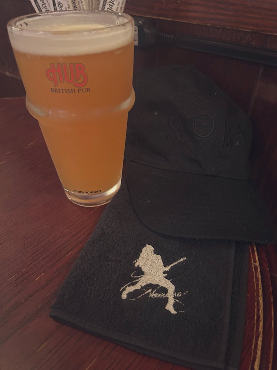 JBp61t's tweet photo. Trio Live終了して軽く打ち上げしてました🍺🎶
今日のライブ控えめに言ってヤバかった😆✨
ロン毛ーずでよく演奏していた
ロメイン(仮)、WESTSIDEも演奏してくれたけど、Trio Liveではまた違って聴こえる不思議🤔✨
バンドの個性て凄いと感じた夜だった✨
#YasNomura
#BubbyLewis
#YukinoMatsuura https://t.co/mqZfqQTYZF