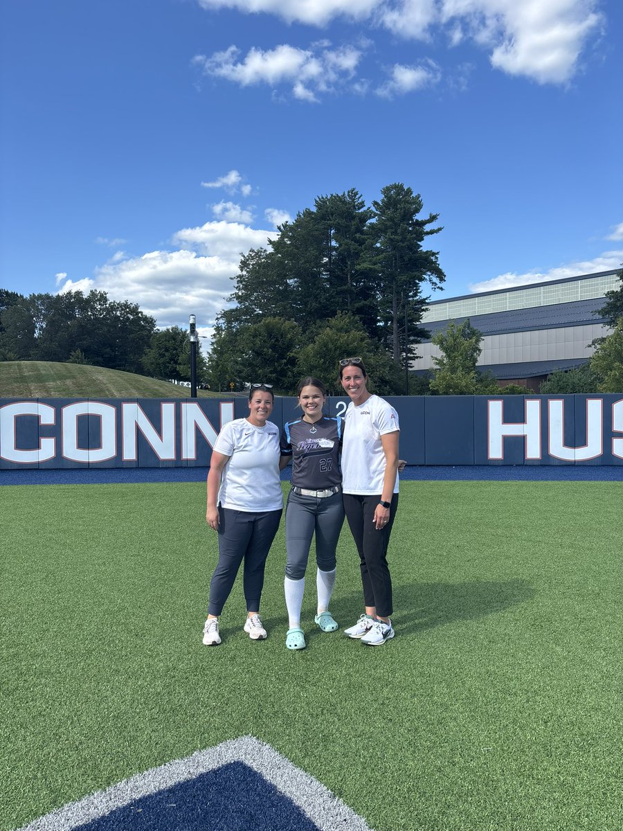 Another camp with <a href="/UConnSoftball/">UConn Softball</a>! Thank you <a href="/CoachVUCONN/">Laura Valentino</a> <a href="/ggotgame45/">Giselle ‘G’ Juarez</a> for an amazing camp! I loved learning how to be a better athlete, competitor, and person!! 
💙🐾❤️
