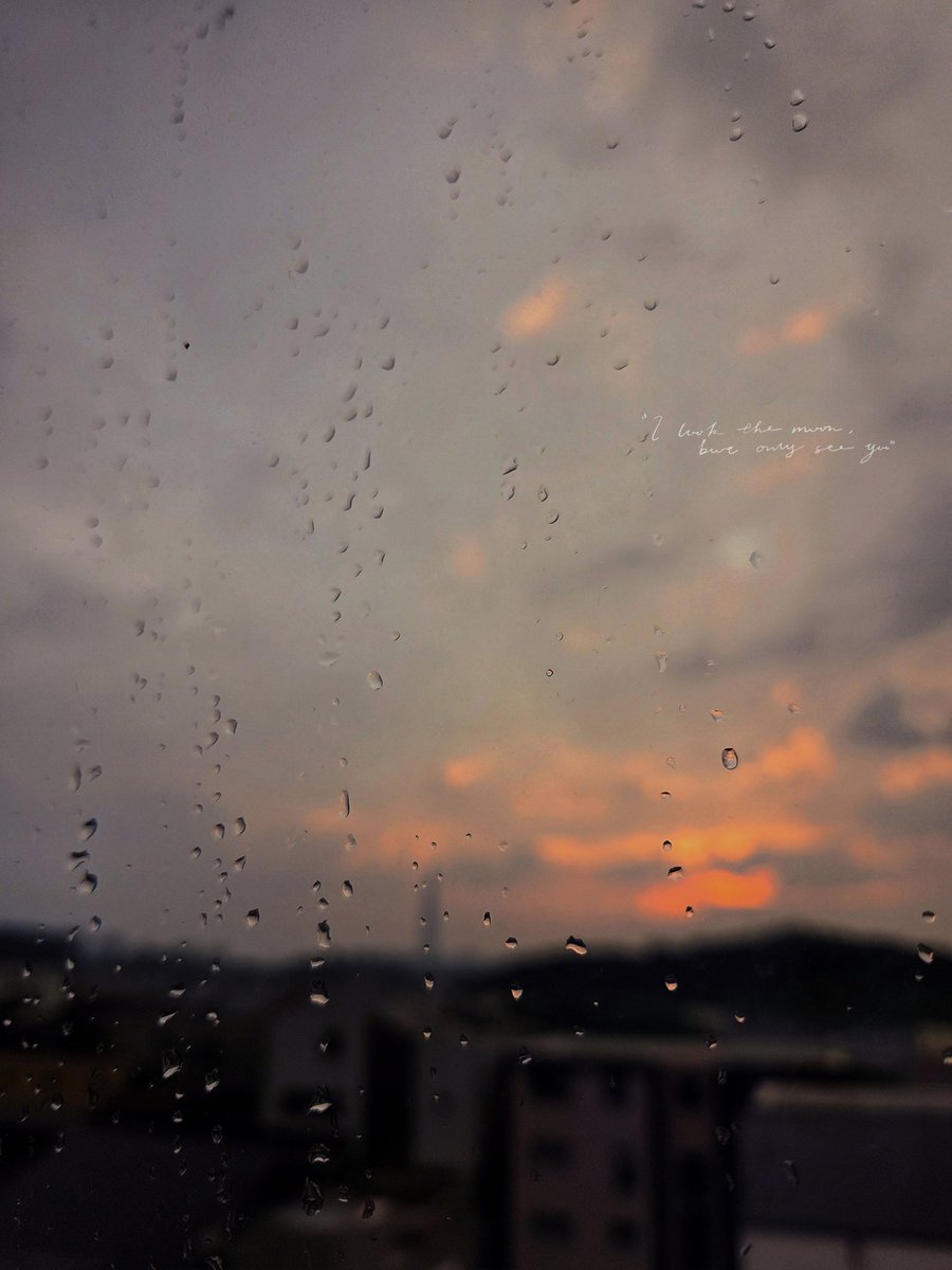 이젠 당신 없는 내 삶도 다시 자리를 잡아갑니다
나 없는 당신의 삶이 지금의 나보다 더 안녕하기를
당신과 함께 긴 꿈을 꾸고 싶었지만 서로 마취 하나 없이 아픈 이별하느라 고생했습니다