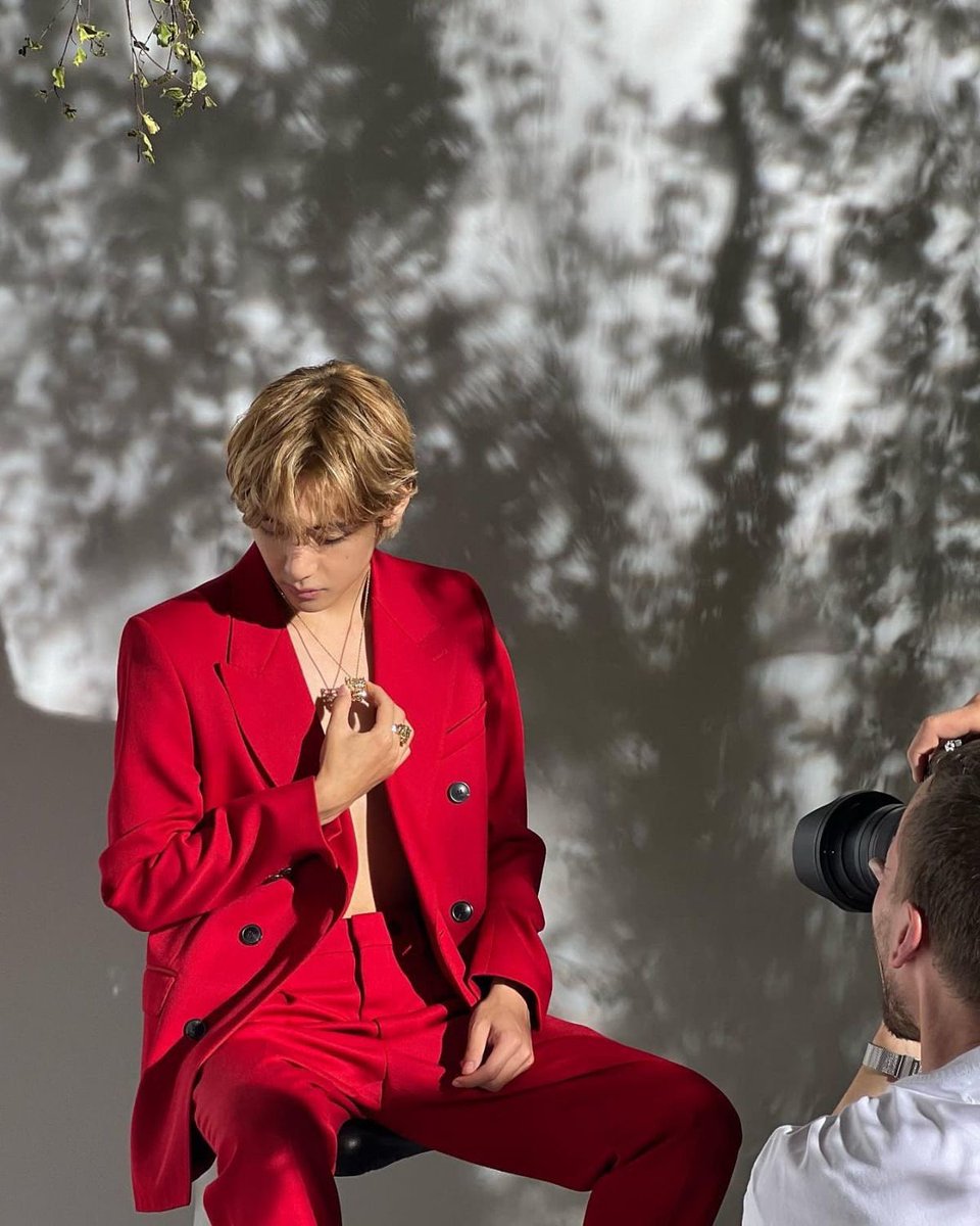 dilf taehyung tweet media