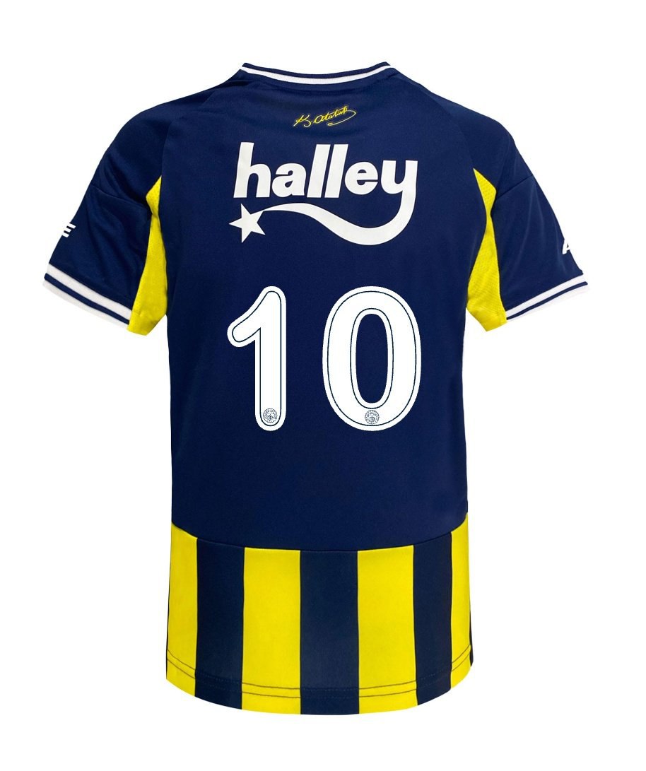 Fenerbahçe bu sezon formalarda 'Arial' font ile devam edileceğini açıkladı.