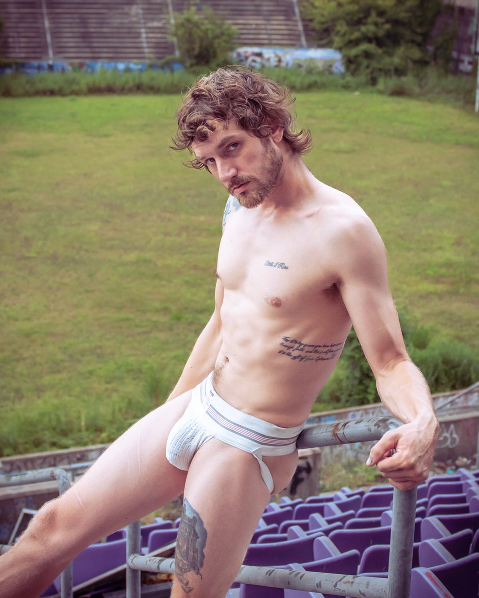 LandoBandoPorts's tweet photo. Go long 🏈 Full 13 image set just dropped
#PatreonArtist #Patreon #abandonedportraits #urbex #jockstrap #jockstraps #menswear #mensunderwear #whitejockstrap #gymjockstrap #lgbt #lgbtartist #gayart #gayartist https://t.co/v4Dddq4Qjt
