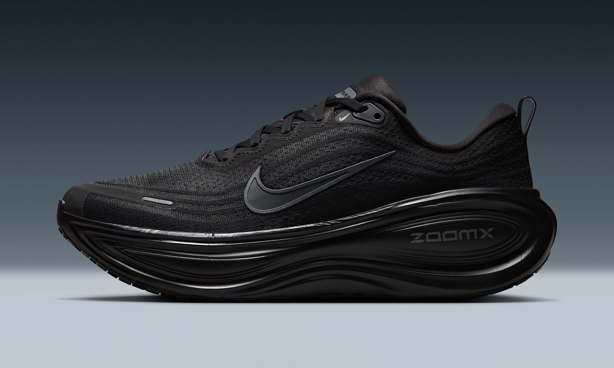 お買い得 1.6万購入2025年最新 NIKE Vomero ボメロ BLACK お買い得 1.6万購入2025年最新 NIKE Vomero ボメロ BLACK 2024年