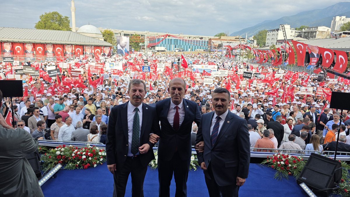 📸 İYİ Parti Bursa Milletvekili Selçuk Türkoğlu:

“Alanımız dolup taşıyor… Bursa rekora koşuyor…”