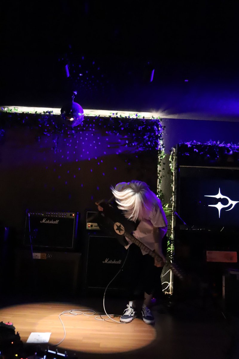 나의 애정밴드 님들이 점점 더 내가 좋아하는 외모쪽으로 변화함
애정지수 확 상승했다고요ㅠㅜㅠ