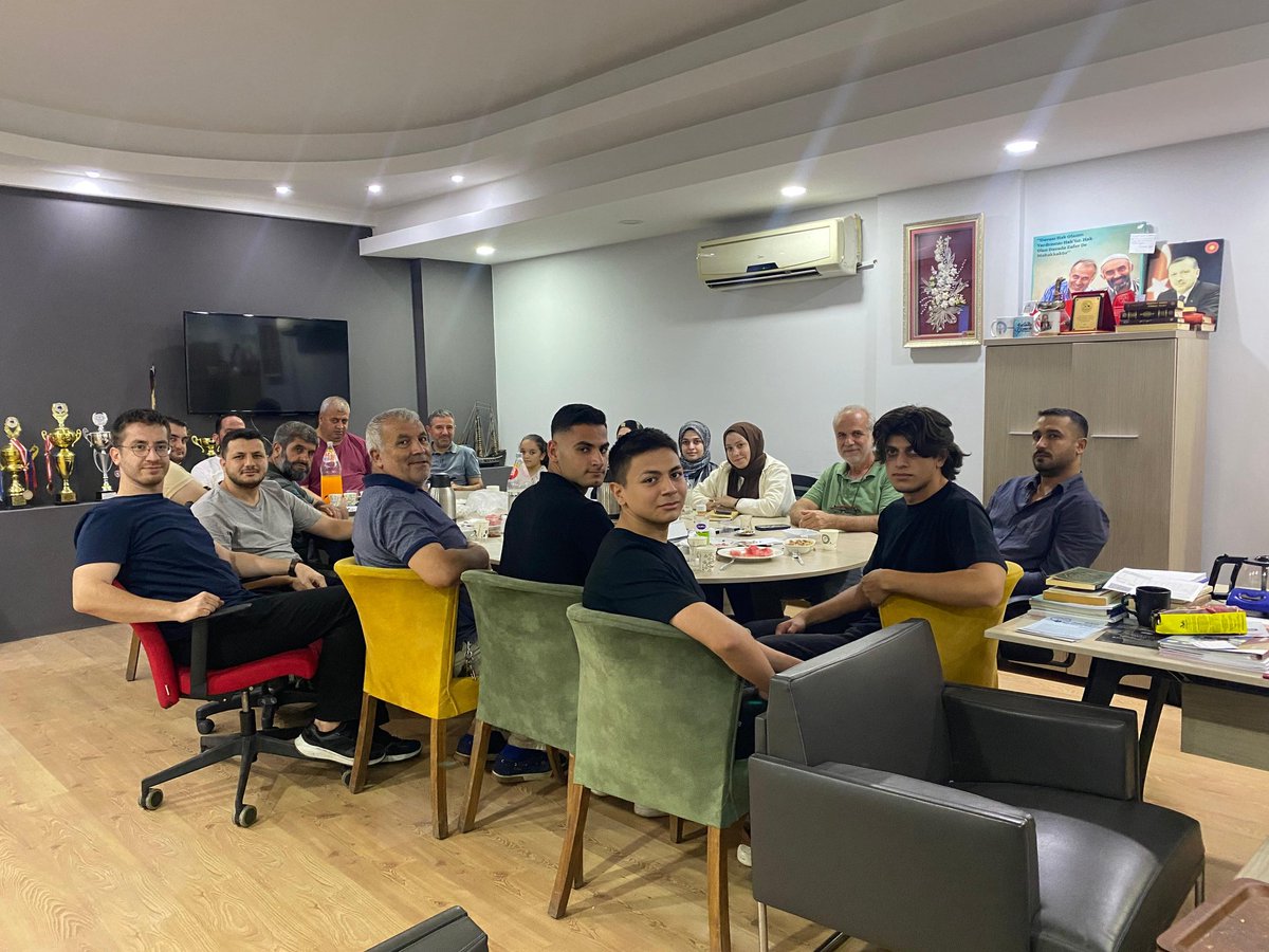 #İMHAD Olağan Yönetim Kurulu Toplantısı Genel Merkezimizde Gerçekleştirildi

Başkanımız Sayın Burhanettin Kansızoğlu riyasetinde gerçekleştirilen toplantıda; İmam Hatip Okullarında kayıt/giriş sınavı dönemlerinde yürütülecek destek çalışmaları ve diğer projeler müzakere edildi.