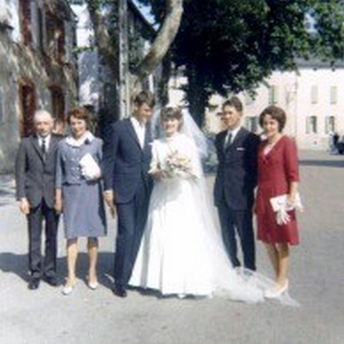Vous souvenez‑vous quand vous avez rejoint X ? Moi, oui ! #MonAnniversaireX c'est aussi nos 57 ans de mariage le 3 Aout 1968 mais Où ? en Hommage à nos parents qui nous accompagnaient de puis 1946