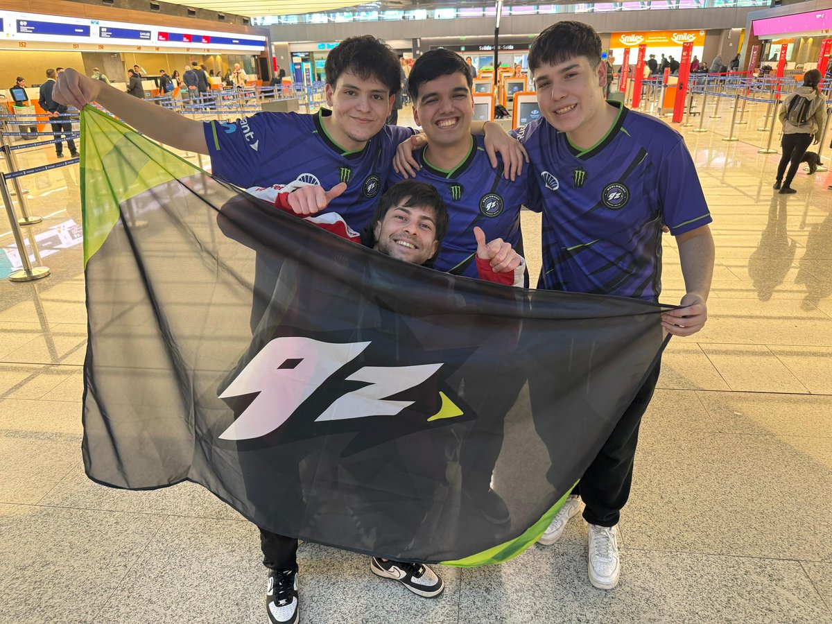 Se van nuestros pollos de warzone para la #EWC2025 🥺

Mucha suerte <a href="/ElAtoo05/">ElAtoo</a>, <a href="/GooDBye60hz/">GooDBye60hz</a> y <a href="/1Veeyl/">Tony</a> 👋