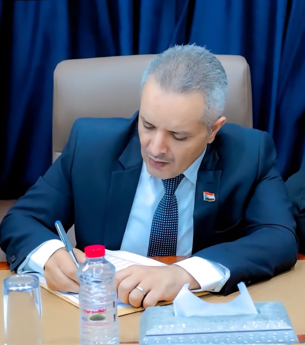 تجربة أعتز بها .. وثقة أقدّرها

مع اختتام مرحلة من أبرز محطات مسيرتي المهنية، وبداية أخرى لا تقل أهمية، أجد من الواجب أن أتوقف لأعبّر بشفافية وامتنان عن تجربتي في تأسيس ورئاسة قطاع الإذاعة والتلفزيون بالمجلس الانتقالي الجنوبي، والمساهمة في تأسيس الهيئة الوطنية للإعلام الجنوبي؛