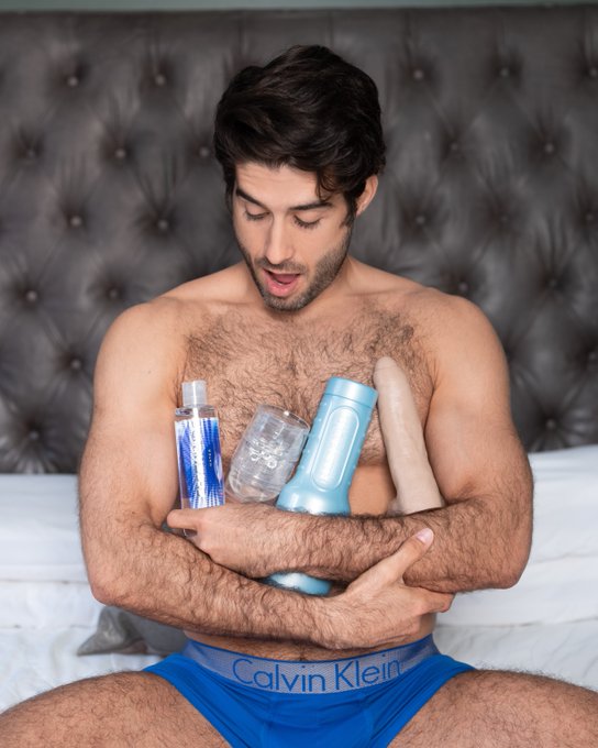 Talk about a big load  US/Europe/Canada/Australia:    https://t.co/pfmGrwDYTK  Brazil:    https://t.co/daT7MH4A88