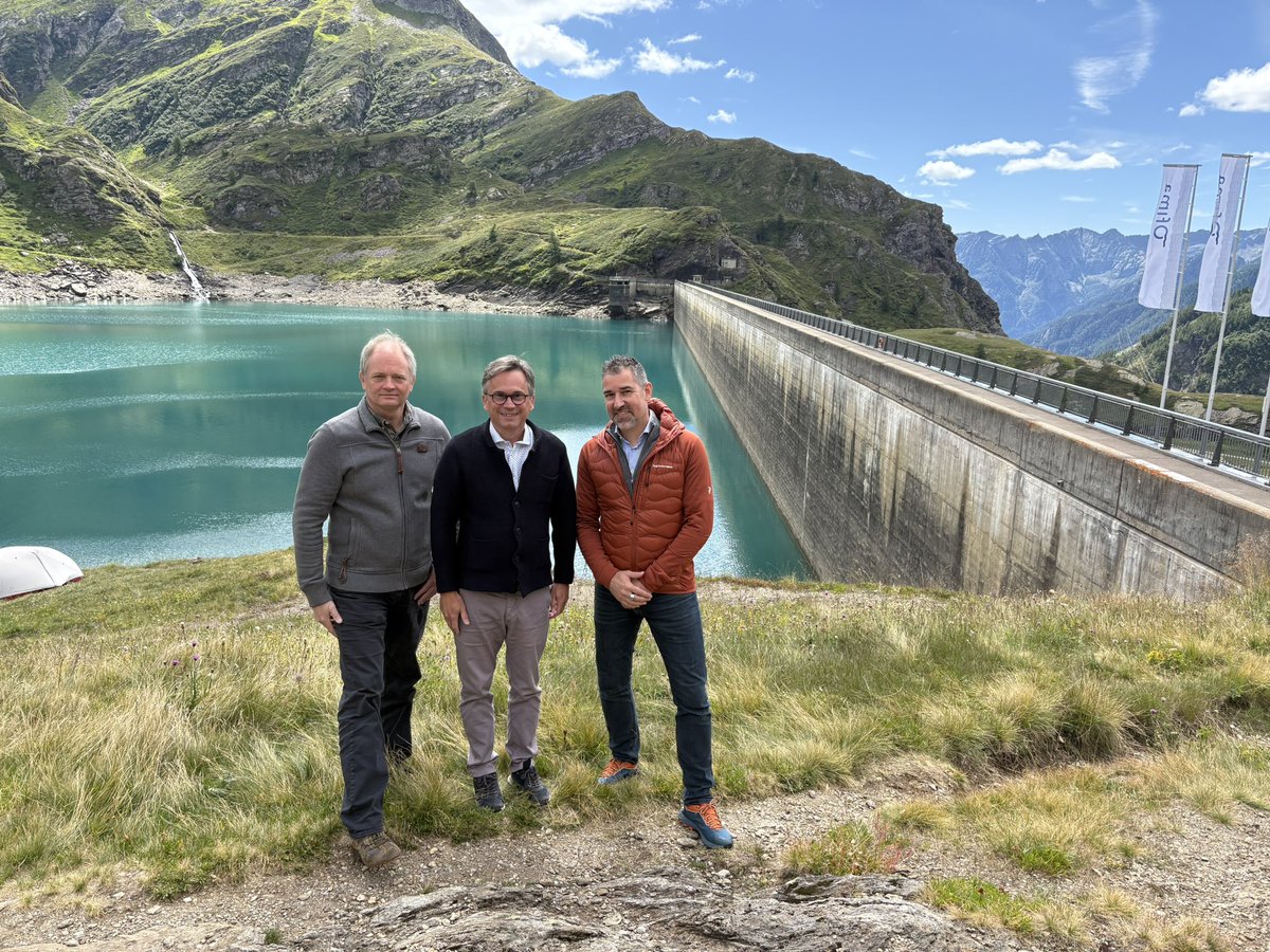 Visita agli impianti idroelettrici a Robiei e partecipazione alla trasmissione radiofonica condotta da Lara Montagna.
#energia #idroelettrico #robiei #aet #ofima <a href="/RSIonline/">RSI</a> <a href="/laramontagna/">lara montagna</a>