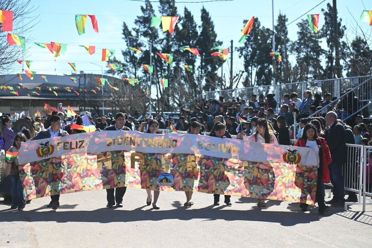 Escobar celebró el Bicentenario de la independencia del Estado Plurinacional de Bolivia alternativaenpapel.com.ar/2025/08/03/esc…