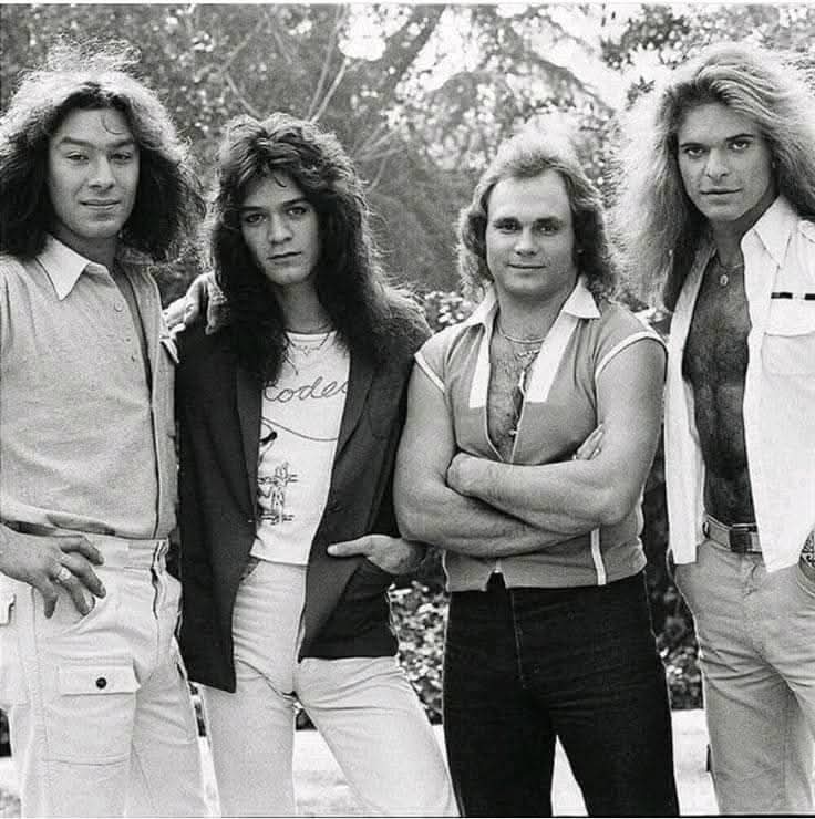 🎶🎸If you had to pick among led Zeppelin and Van Halen 
Which group would you pick ?