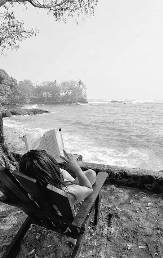 "Una sola cosa sé: llegará la tranquilidad y llegará la paz.
Y algún día no me importará nada".
Alejandra Pizarnik