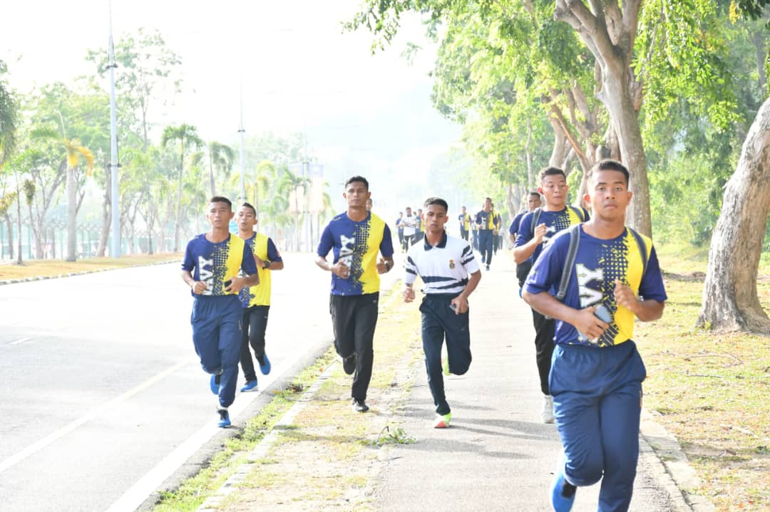 Navy Run 2025: A Wave of Unity and Fitness

PELANDOK successfully held its inaugural Navy Run 2025 at the KD PELANDOK Parade Ground. The run was organized as a show of solidarity and support for the nationwide Navy Run initiative, which was held at Dataran DBKL in conjunction