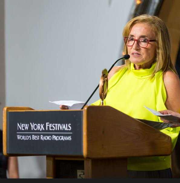 Triste noticia tu partida Liliana Manna. Aprendi mucho de la pasión por la radio.
Amabas tu trabajo y le ponías el cuerpo cada día.  Orgullo de compartir 5 años de mis primeras madrugadas como productora de Nelson Castro. Jamás olvidare esa primera oportunidad que me diste