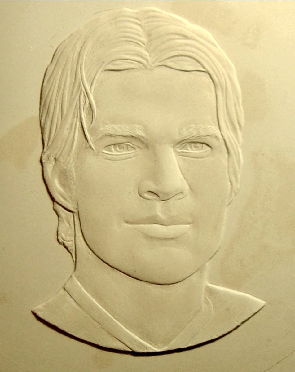 AC_MedallicArt's tweet photo. An old low relief plaster sculpt and artwork for German football legend Michael Ballack (Pele’s top 100 players coincidentally series). @RoyalMintUK @usmint @perthmint @birmingham_live @MyJQ #sculpture https://t.co/Vaj2w5z036