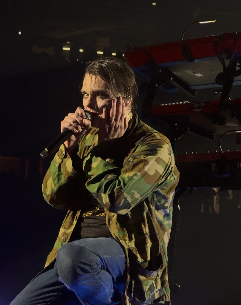 last night was a (frerard) movie also gee’s eye contact is terrifying #mcrtx