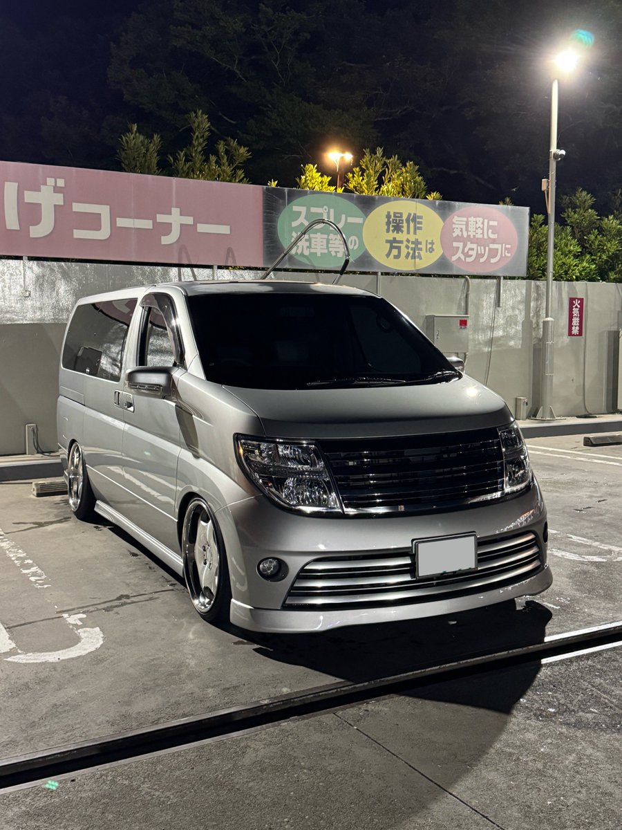 月一しか乗らないけど、持ってる意味あるのかな？ 無いなら無いで寂しいから売るつもりもないけど。w   暇だからふざけた車もう一台欲しい