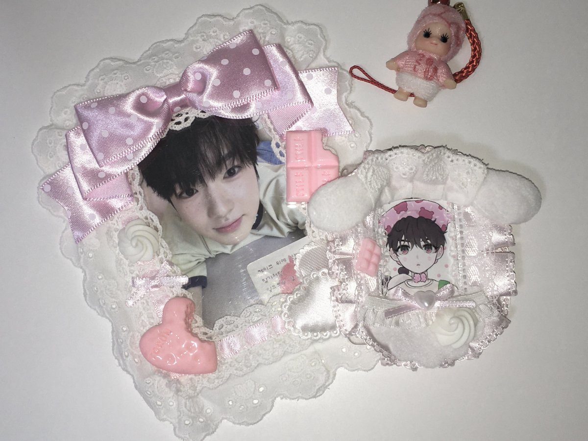 딸기 넣을 곳을 장만했어요..💟
🍓🆙 🍓🆙