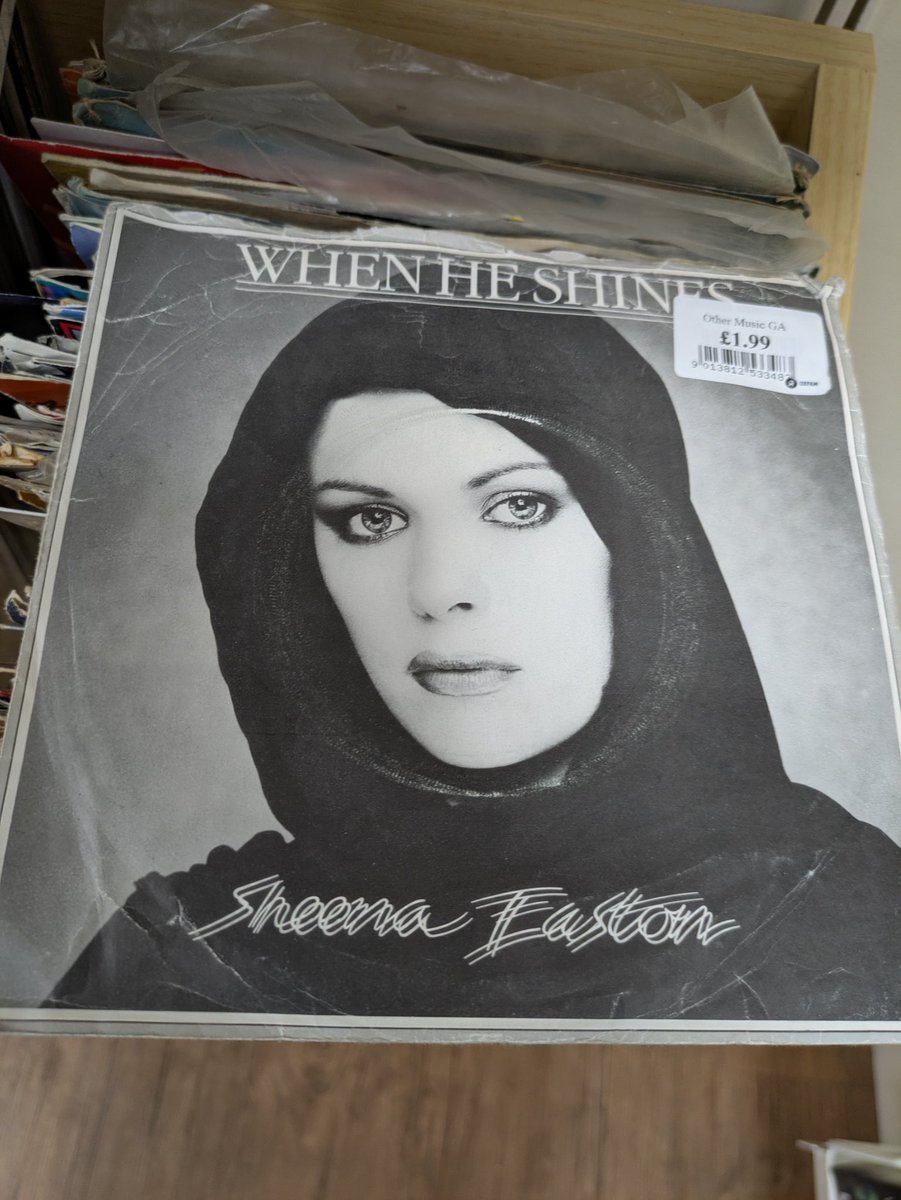 dearianfawn's tweet image. #SheenaEaston #ModernGirl and #WhenHeShines #charity shop #vinyl £2 and £1.99 respectively - in the #UK both on the debut #TakeMyTime / #SheenaEaston album but in the #USA #WhenHeShines was held over for the #YouCouldHaveBeenWithMe album