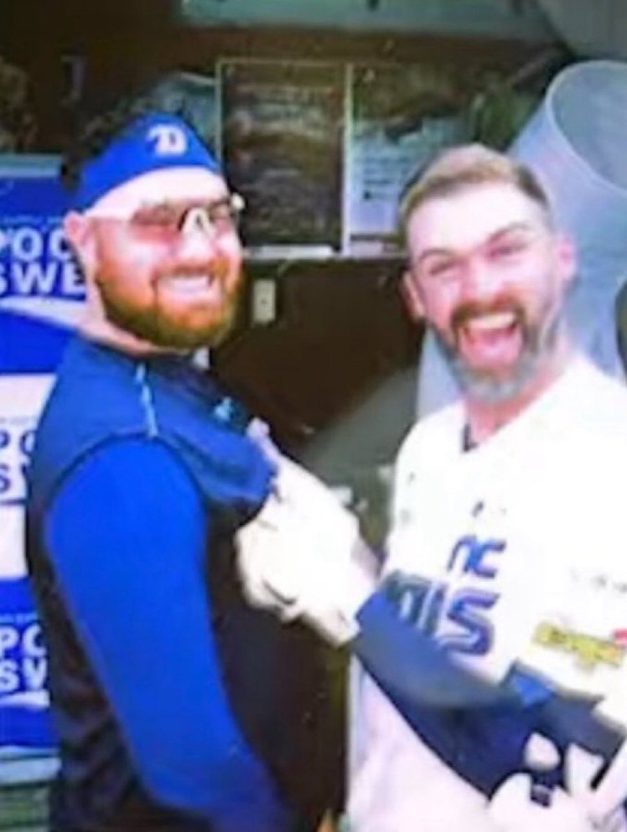 데이비슨: 로건아너의 그곳을뜯어서 미안해 사과의의미로 홈런을쳤어