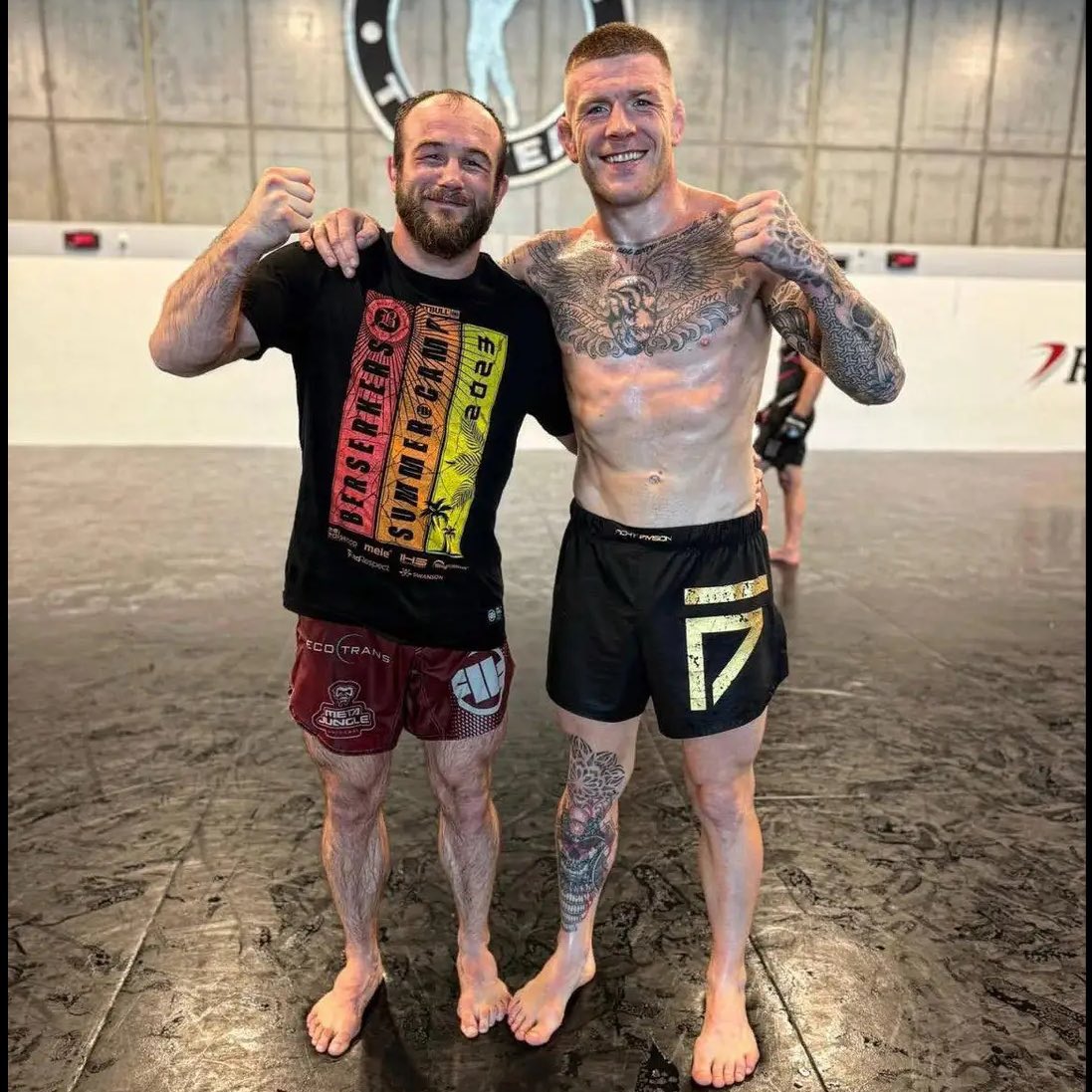 Jean_Paul_Alves's tweet photo. Lo mas gracioso de todo es que AMBOS son colegas, compañeros de gym y compartieron cocina, baño y durmieron pared con pared todo el campamento 🤣🤣🤣
La magia de las MMA
#UFCVegeas108
#UFCMAX https://t.co/efn5WluYZ4