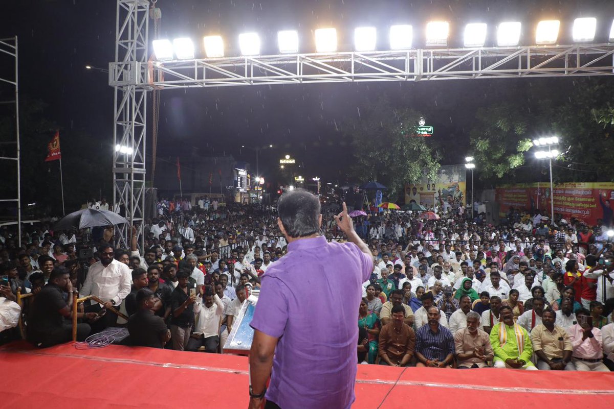 Seeman4TN's tweet image. #பட்டியல்வெளியேற்றமே_பைந்தமிழர்விடுதலை என்ற முழக்கத்தை முன்வைத்து,

ஏரும் - போரும் எம் தமிழ் மரபென வாழ்ந்த பைந்தமிழ் மக்களான
தேவேந்திர குல வேளாளர்  எங்களைப் பட்டியல் பிரிவிலிருந்து வெளியேற்றக்கோரி, நாம் தமிழர் கட்சி சார்பாக ஆடி 17ஆம் நாள் (02.08.2025) மாலை 05  மணியளவில் தேனி…