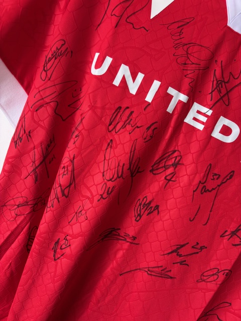 Mike Wilson* (@redsmail) on Twitter photo massive season for <a href="/Wrexham_AFC/">Wrexham AFC</a> ahead. Just like last year. There is 7 hours left to bid for this signed shirt, donated by Steve Parkin to <a href="/DarbyRimmerMND/">Darby Rimmer MND Foundation</a> for his good friend Stephen Darby. All £ raised to be used to fund research into a cure.
Bid Here
uk2.emma-live.com/MOTDIIAuction/… massive season for <a href="/Wrexham_AFC/">Wrexham AFC</a> ahead. Just like last year. There is 7 hours left to bid for this signed shirt, donated by Steve Parkin to <a href="/DarbyRimmerMND/">Darby Rimmer MND Foundation</a> for his good friend Stephen Darby. All £ raised to be used to fund research into a cure.
Bid Here
uk2.emma-live.com/MOTDIIAuction/…