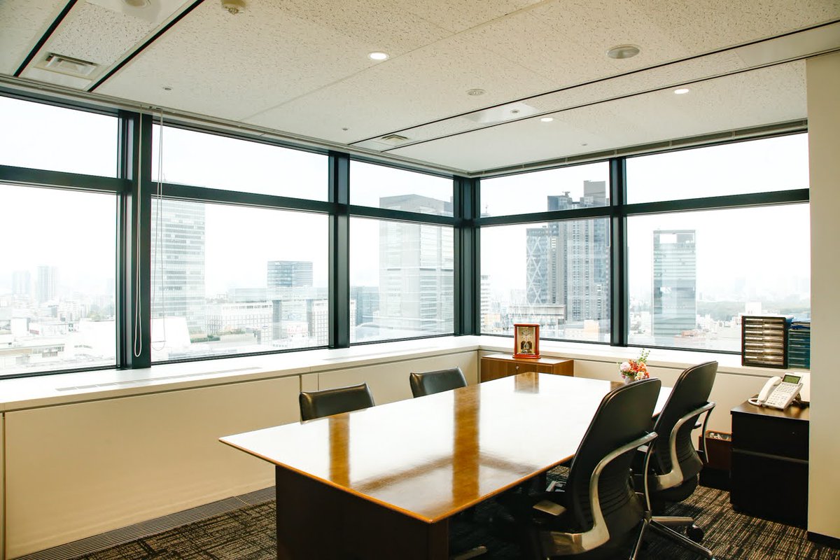 今日もお疲れ様でした🌙 経験弁護士の先生方、集客に悩まず弁護活動に集中しませんか？✨ アトムなら月間最大1万件の相談実績！培った専門性を存分に活かせる案件が豊富です。💡 #司法修習生 #弁護士 #アトム法律事務所