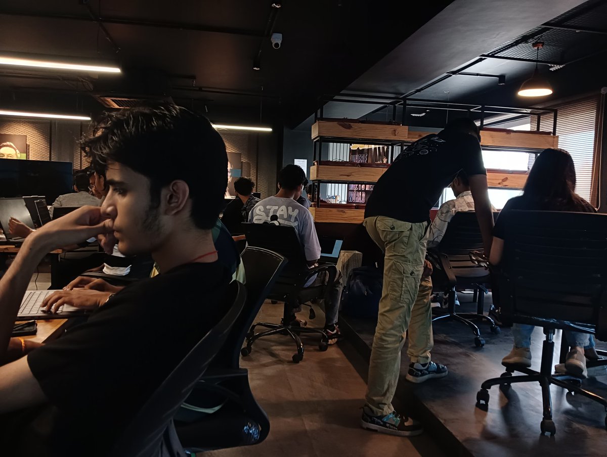 Shukl_embr's tweet image. This guy locked in 🤫