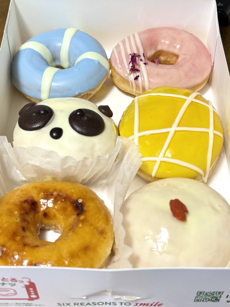 アメリカ発祥だけど日本で独自進化を遂げて本場アメリカのクオリティを遥かに上回ったチェーン店 個人的トップ3は
1 セブンイレブン
2 デニーズ
3 ビックボーイ
だったのですが、アメリカ人をクリスピークリームドーナツに連れて行ったら「何これ！日本の方が圧倒的に美味しい！」と感動していましたw