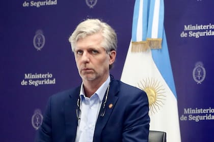 La SIDE redacta informes sobre las actividades políticas de líderes de la oposición, sindicatos y hasta  grupos de jubilados.

Link a la nota: lanacion.com.ar/politica/la-si…