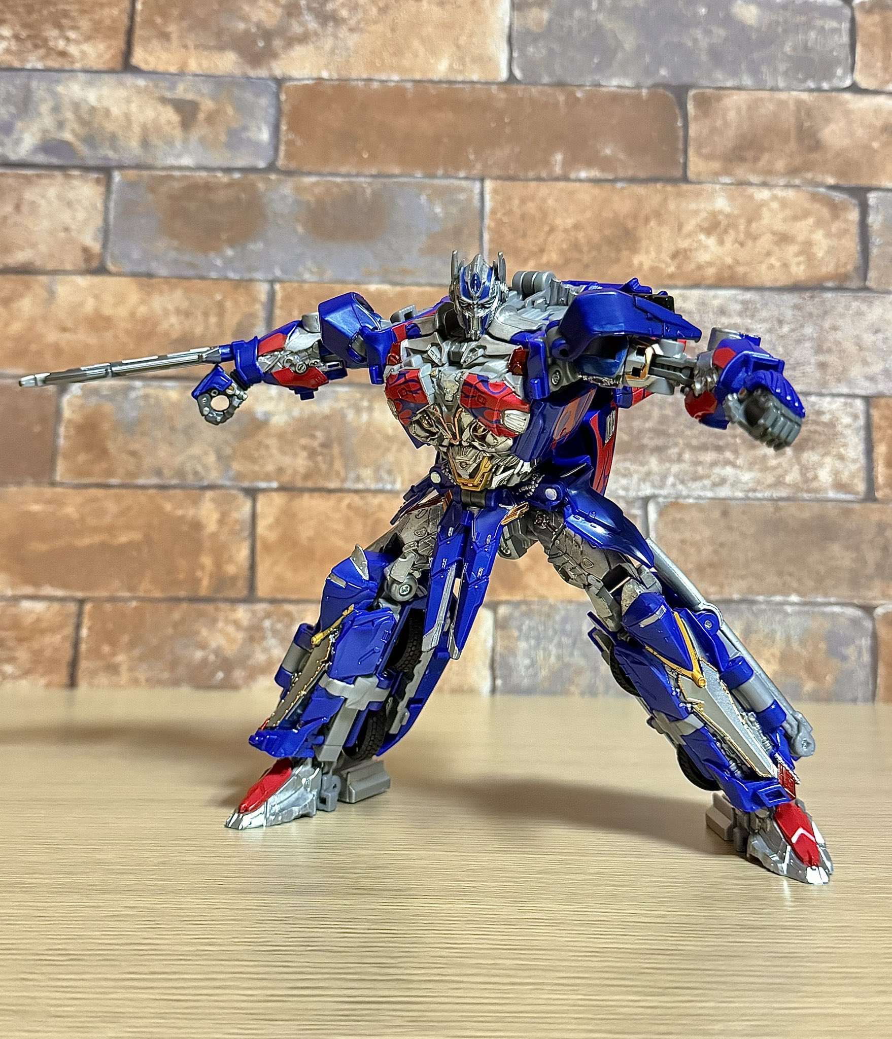 トランスフォーマー オプティマスプライム リペイント オプティマス・プライム リペイント （最後の騎士王） Optimus