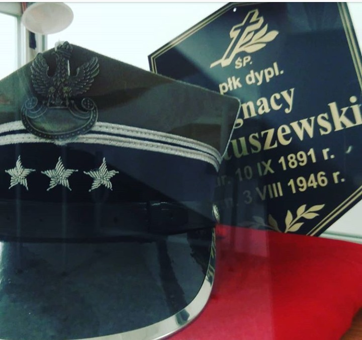 piotr_physic's tweet photo. Dziś rocznica śmierci pięknej postaci, 
płk. Ignacego Matuszewskiego. 
Postać nietuzinkowa, której życiorys powinien być scenariuszem do mega produkcji filmowej.
Wielki wkład w rozpowszechnianie pamięci o pułkowniku ma prof @Cenckiewicz. To za jego przyczyną jego prochy oraz mjr Henryka Floyar-Rajchmana zostały sprowadzone w 2016 roku do Polski.
Szacunek i wieczna chwała Pułkowniku! @MatuszewskiISH