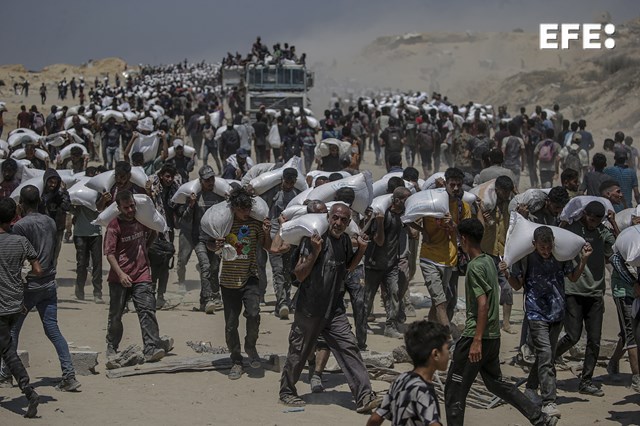 Israel bloquea 22.000 camiones de ayuda esperando entrar en Gaza, según el Gobierno gazatí.

efe.com/mundo/2025-08-…
