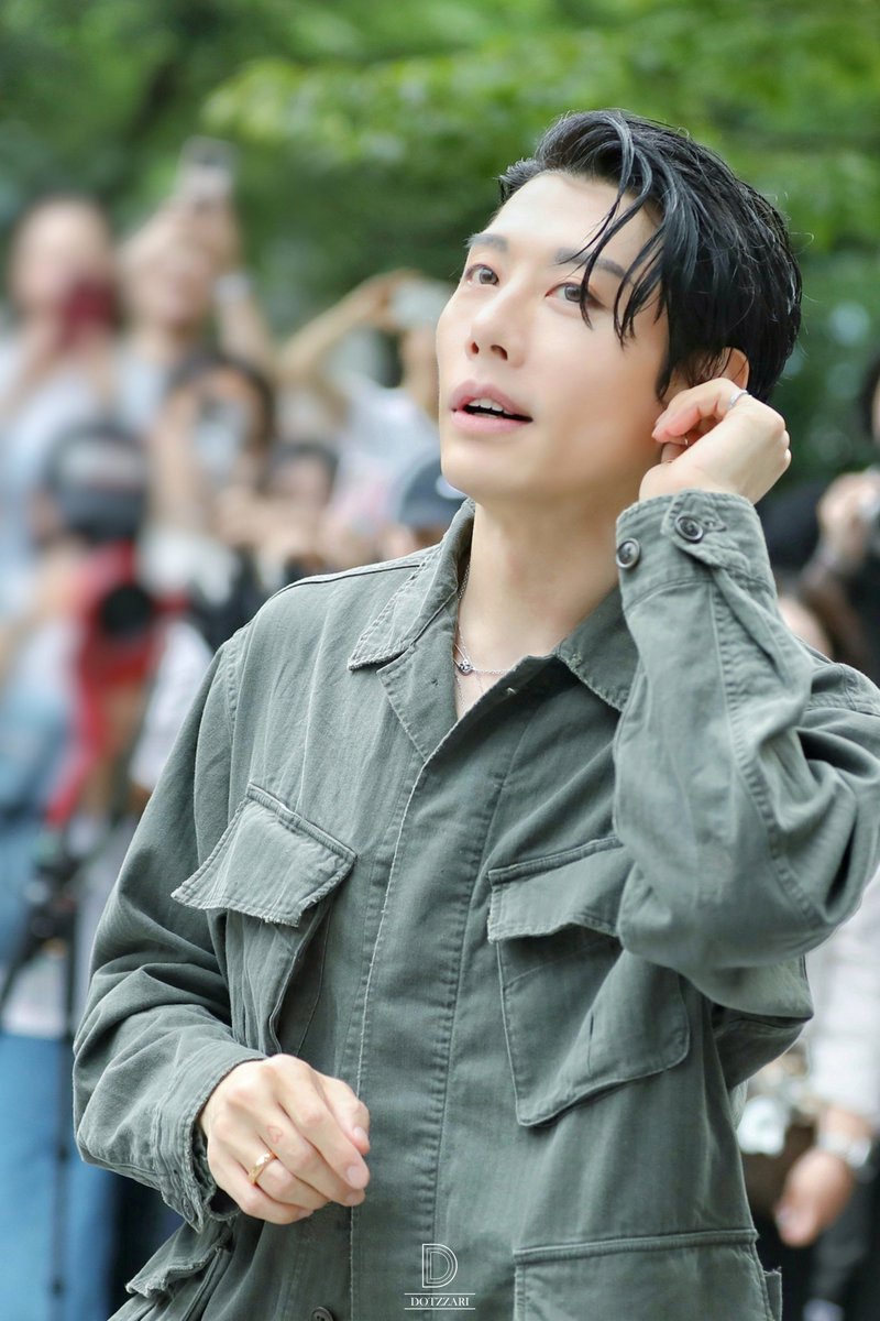 dotzzari's tweet photo. 2025.08.03

뮤지컬 팬텀

#박효신 퇴근길 https://t.co/el77dCpMpw