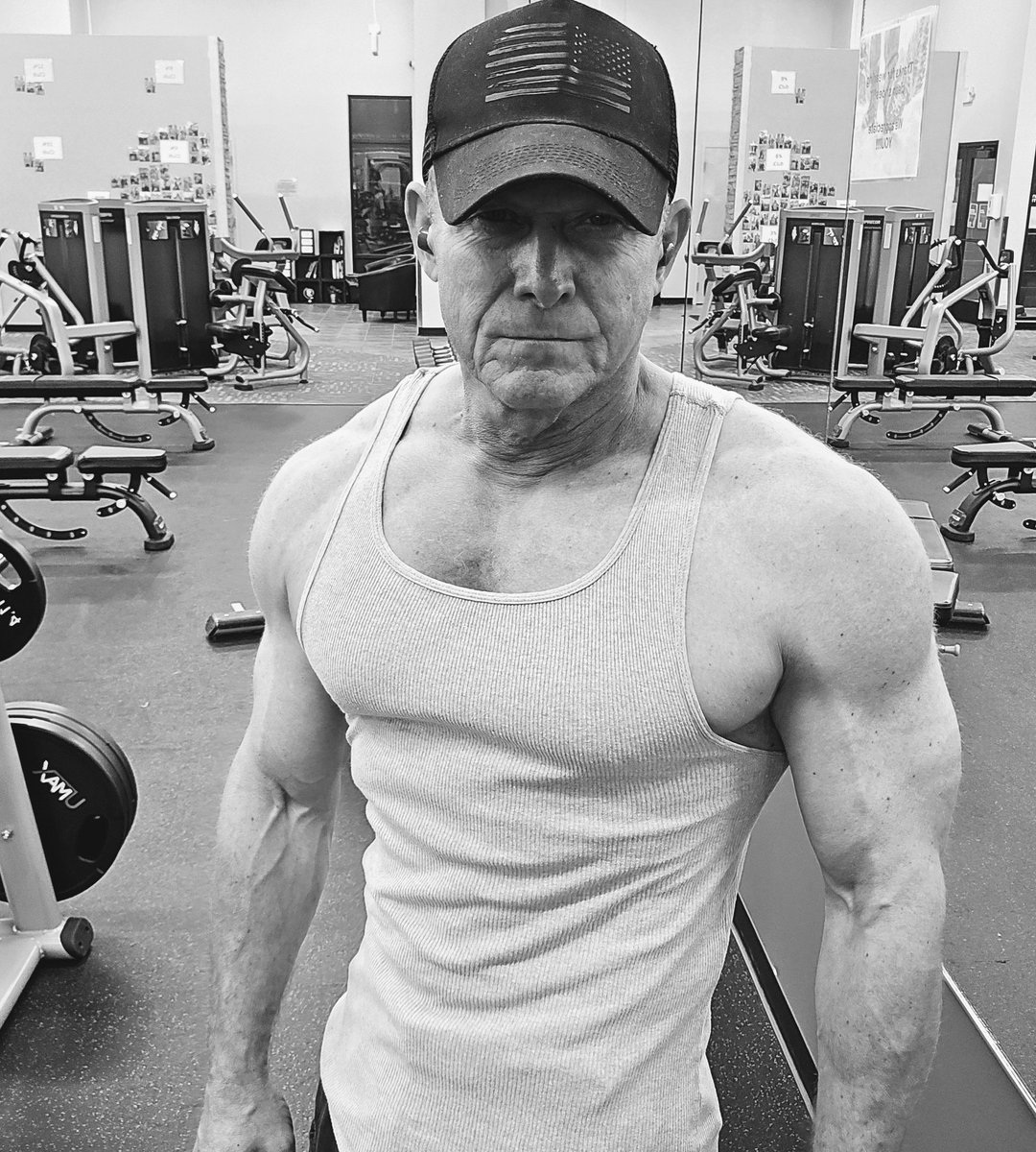 Lost some weight since starting the new job.
No worries, I'll get it back.
#DrillBabyDrill #blessed #fitness