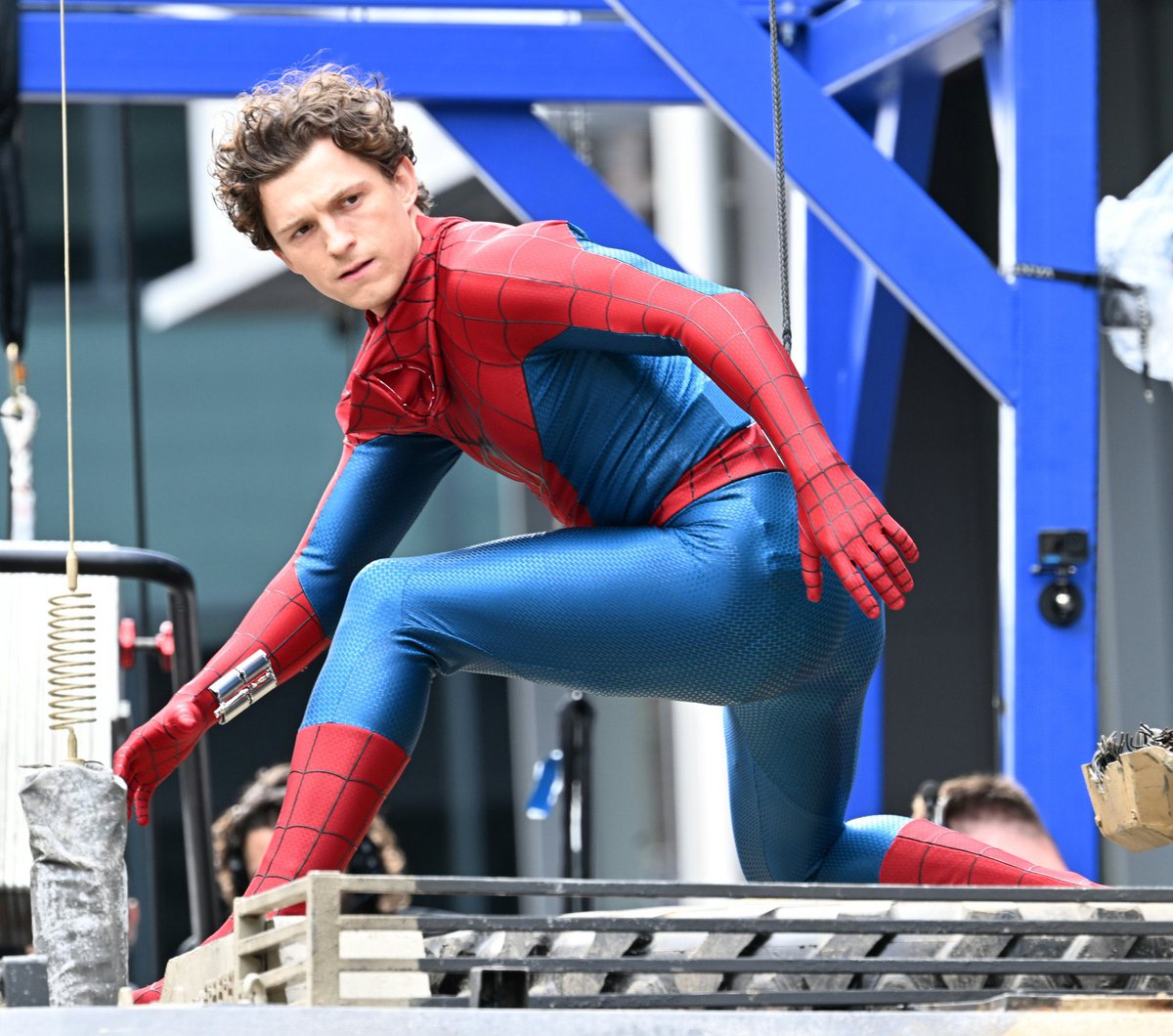SpideysSource's tweet photo. Mask Off —> Mask On #SpiderManBrandNewDay https://t.co/ly4X7U9QjV
