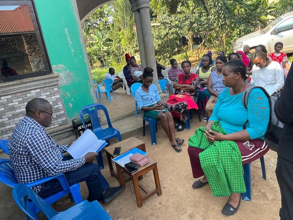 Hon <a href="/MatiaLwanga1/">Matia Lwanga Bwanika</a> attends the Nkumba Zaabu Development Association community meeting at Nkumba Bufulu. He seeks for Unity and community development within the region.
#KlaUpdates