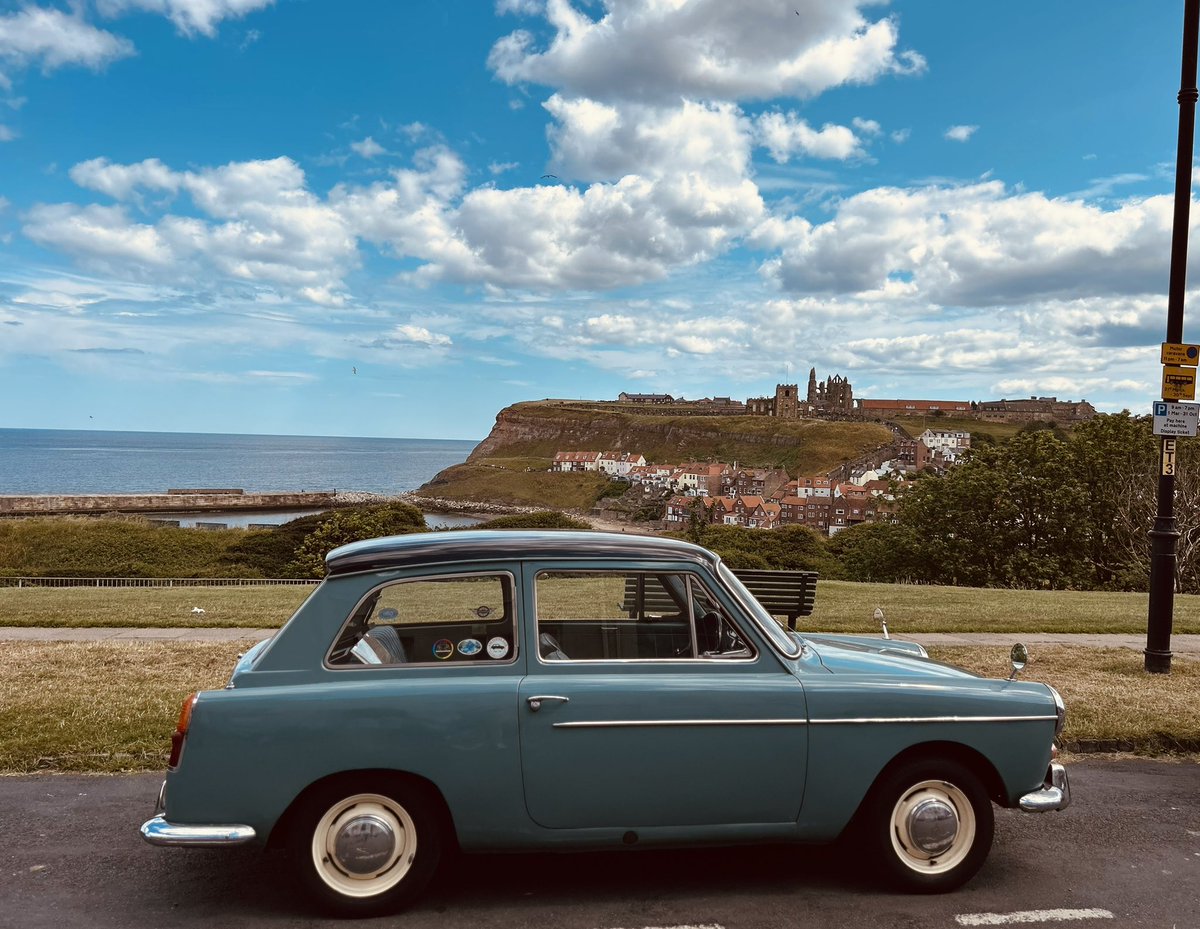 TvHeartbeat's tweet image. For #SideViewSunday; my Austin A40 in #Whitby last month, with a lovely view of the Abbey in the background. @VisitWhitby @WhitbyPhotos @Whitbyguide 🩵