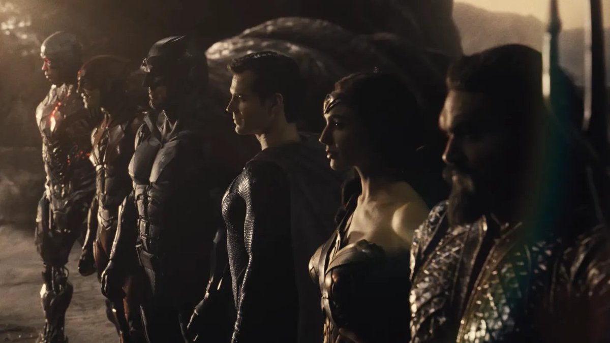 "En su apuesta maximalista, convierte el universo DC en una ópera pulp, también en pieza wagneriana interplanetaria, donde el honor, el deber y la tragedia conviven bajo una luz negra que aviva el fulgor mítico y monumental de sus imágenes"

🔥JavierLG

substack.com/home/post/p-16…